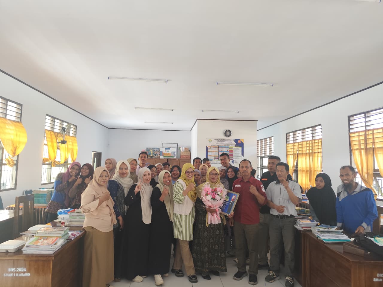 SMA Negeri 1 Kabawo Lepas Ibu Santi Yuliana, S.Pd., Mengemban Amanah Baru sebagai Plt. Kepala SMKN 5 Muna